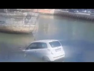 mazara-auto-precipita-dentro-il-fiume-mazaro