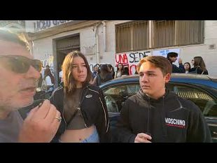 mazara-studenti-liceo-adria-ballatore-protestano-a-seguito-caduta-schegge-di-vetro-da-una-finestra