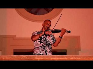 estate-mazarese-il-violinista-davide-rizzuto-incanta-piazza-della-repubblica