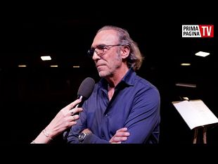 video-trapani-standing-ovation-per-luca-ward-al-cine-teatro-ariston
