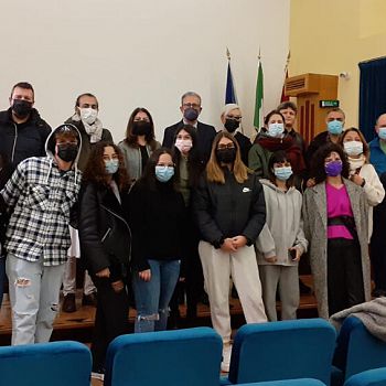 /images/0/0/00-incontro-studenti-erasmus-e-lamministrazione-grillo-01.jpg