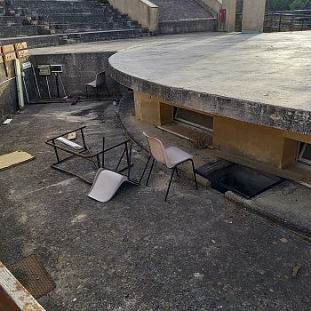 /images/0/0/00-vandalizzato-teatro-lucio-dalla-03.jpeg
