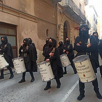 /images/0/1/01-processione-madre-massari-2022.jpg