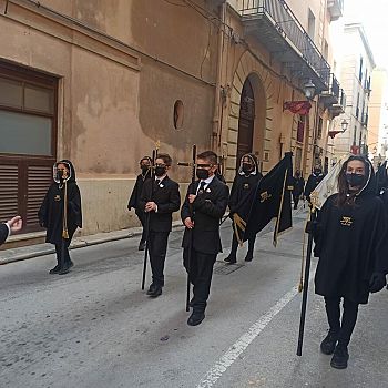 /images/0/3/03-processione-madre-massari-2022-3.jpg
