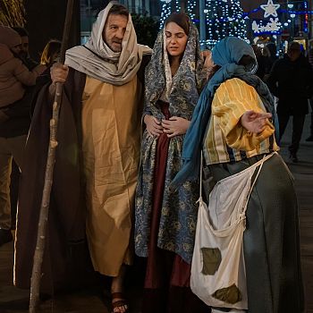 /images/0/8/08-presepe-vivente-palazzo-accardi-foto-1.jpg