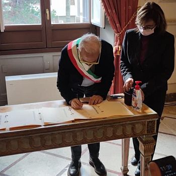 /images/1/8/18-alfano-memoria-1.jpg