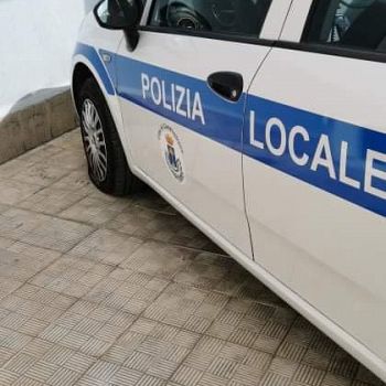 /images/1/9/19-castelvetrano-squarciate-gomme-auto-della-p-m-03.jpeg