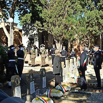 /images/2/1/21-commemorazione-2-novembre-trapani--5-.jpg