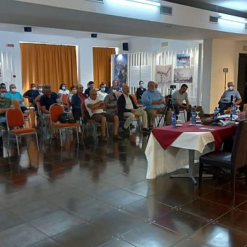 /images/2/1/21-conf-stampa-admeto2.jpg