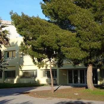 /images/2/2/22-scuola-media-enrico-medi.jpg