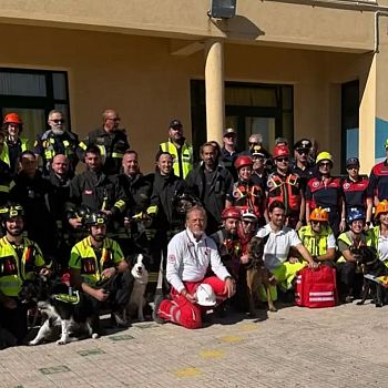 /images/2/3/23-protezione-civile-gruppo-scuola.jpg