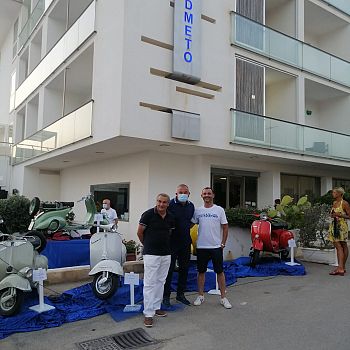 /images/2/7/27-mostra-vespa-hotel-admeto--6-.jpeg
