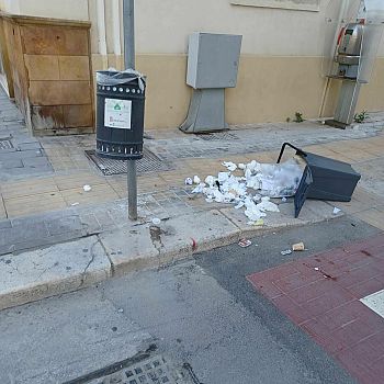 /images/3/3/33-vandali-trapani-immondizia-rifiuti.jpg