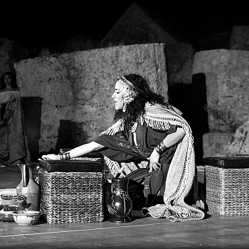 /images/4/1/41-medea2.jpg
