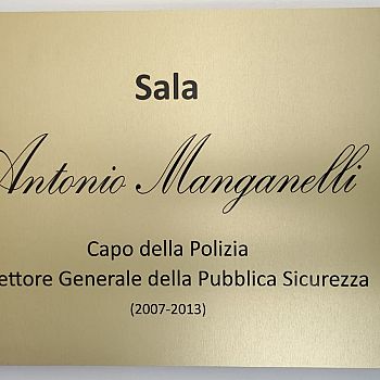 /images/4/2/42-sala-manganelli.jpg