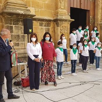/images/4/4/44-coro-doremì-ruggero-settimo-premiazione--2-.jpeg