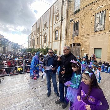 /images/5/0/50-carnevale-piazze2.jpg
