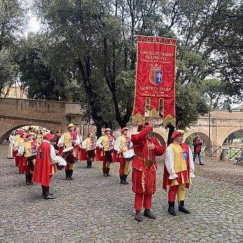 /images/5/6/56-corteo-roma.jpg