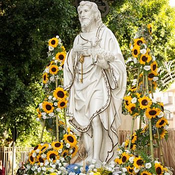 /images/6/1/61-statua-san-giovanni.jpg