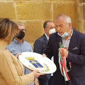 /images/6/3/63-coro-doremì-ruggero-settimo-premiazione--1-.jpeg