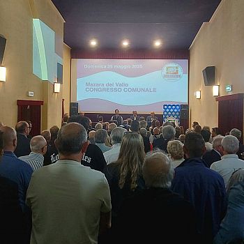 /images/6/7/67-congresso-comunale-forza-italia--mazara--pubblico-di-spalle-25052025.jpg
