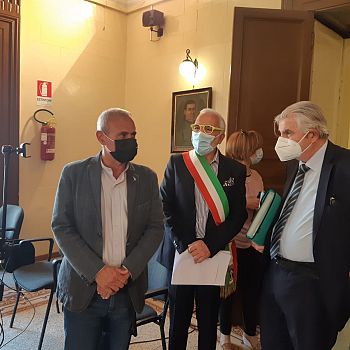 /images/8/0/80-svelamento-targa-giovanni-gentile--7-.jpeg