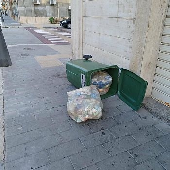 /images/9/4/94-vandali-trapani-rifiuti.jpg
