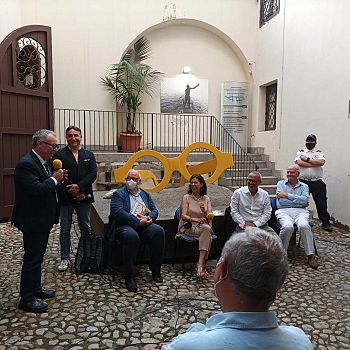 /images/9/8/98-partanna-nicola-catania-libro-in-memoria-di-sebastiano-tusa-01.jpg