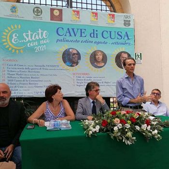 /images/9/9/99-conferenza-presentazione-palinsesto-e-state-con-noi-2021-bernardo-agrò.jpg