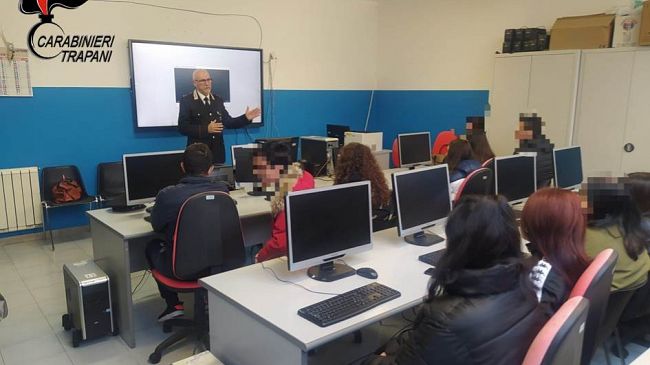 Valderice, i Carabinieri incontrano i ragazzi della scuola “Sciascia-Bufalino” 