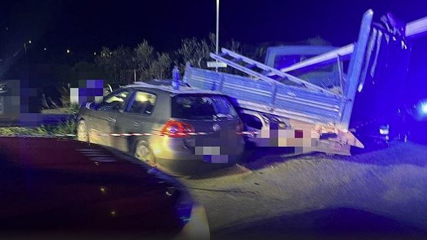 Statale 113: scontro violento tra auto e camion, in codice rosso madre e figlio 