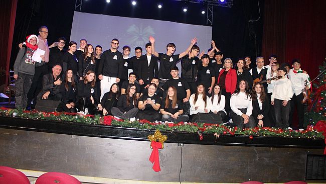 Mazara, musica e riflessione durante l'assemblea d'Istituto degli studenti del “Ruggiero D’Altavilla”