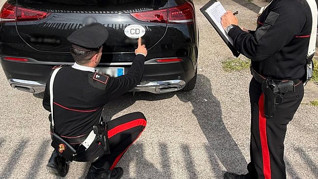 “Sono in missione umanitaria”: ma il passaporto è falso, arrestato 64enne