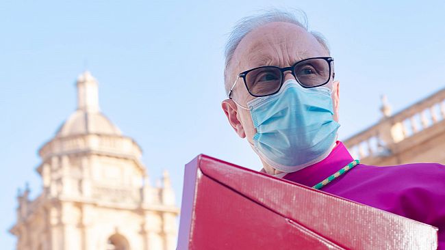 Stop ai padrini per battesimi e cresime. In vigore il decreto del vescovo