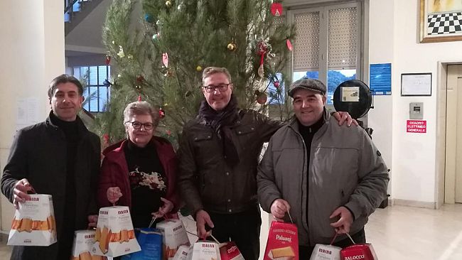 Trapani, l’Associazione A.SVI.TUR.onlus consegna panettoni in occasione delle festività Natalizie