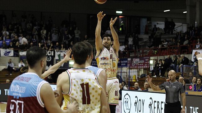 Baket: la Pallacanestro Trapani cade a Bologna. Finisce 81-71