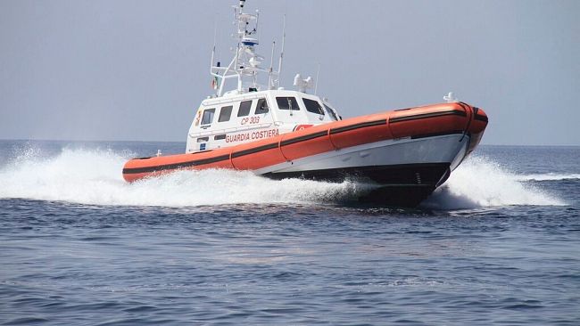 Pantelleria, pescatore finisce in mare: salvato dalla Guardia Costiera  