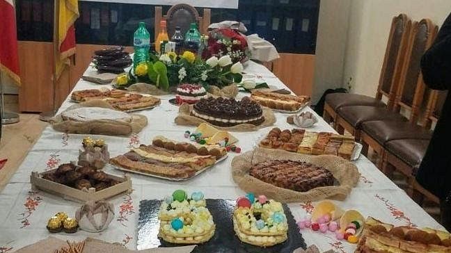 Castellammare, compleanno in sala Giunta. Indignazione in tutta Italia