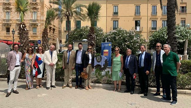 Rotary Club di Trapani, donate alla città sette nuove palme in Piazza Garibaldi