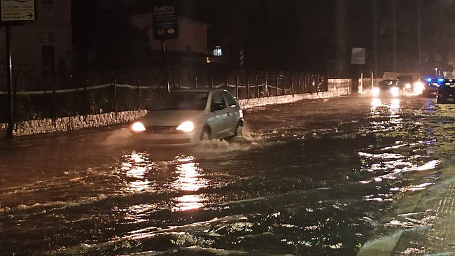 Maltempo, Trapani affonda sotto la pioggia