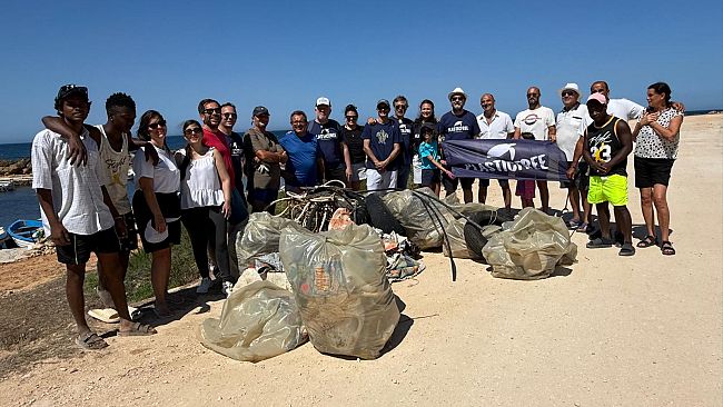 Petrosino, grande successo per la passeggiata ecologica organizzata da Plastic Free sul litorale di Sibiliana