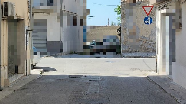 Alcamo: via Enea, detto...fatto. Posizionati i cartelli stradali mancanti dopo la nostra segnalazione