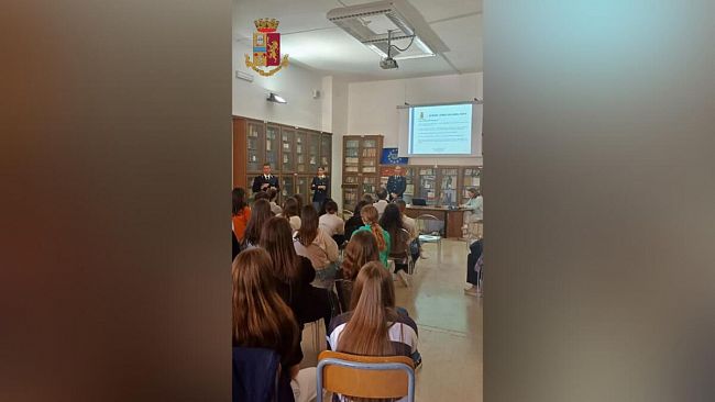 Marsala: i poliziotti del Commissariato di Polizia lilibetano incontrano gli studenti 