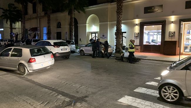 Trapani, scontro tra un’auto e uno scooter