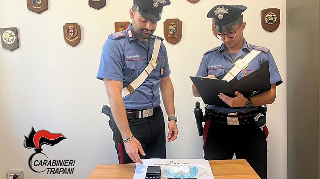 Conviventi arrestati per detenzione, ai fini dello spaccio, di droga 