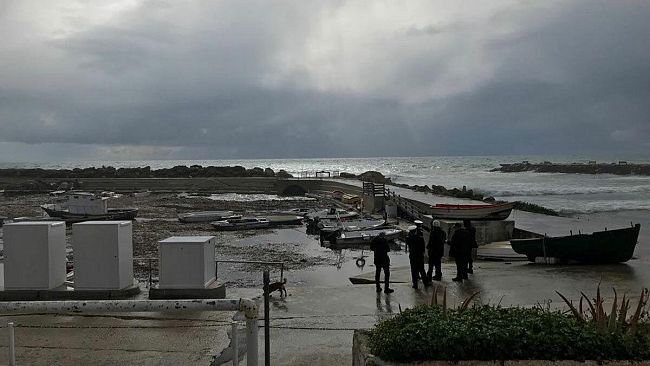Stamane la Capitaneria a pattinare al porto di Marinella di Selinunte