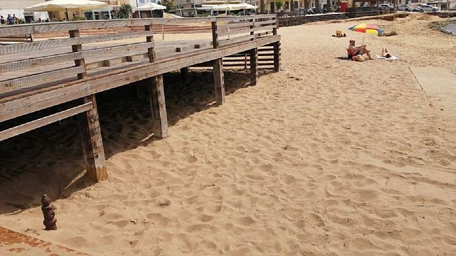 L’amministrazione pulisce la spiaggetta dello Scalo di Bruca, ed ora parola ai cittadini, riusciranno a mantenerla pulita?