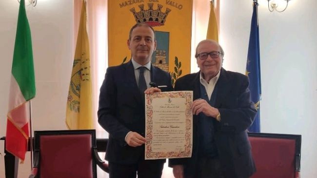 Mazara, conferita in Comune una pergamena celebrativa al giornalista e scrittore Salvatore Giacalone