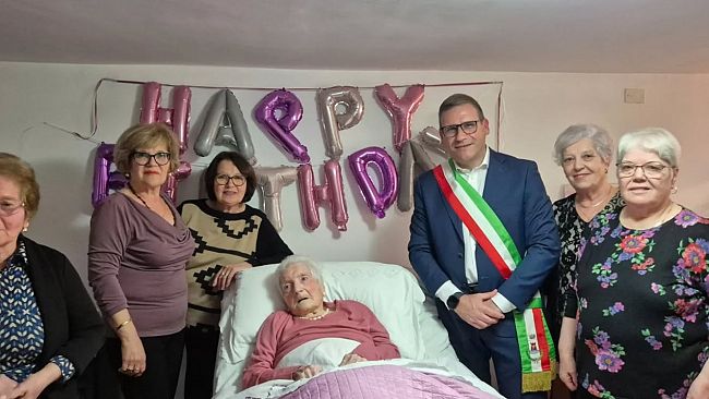 Castellammare, c’è una nuova centenaria: un secolo di vita per Angela Pipitone