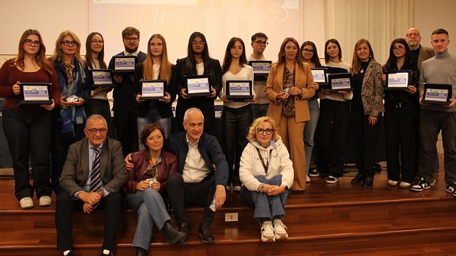 “Non ti scordar di me 2026”. Premiati gli studenti vincitori del concorso giornalistico “Santo Della Volpe”